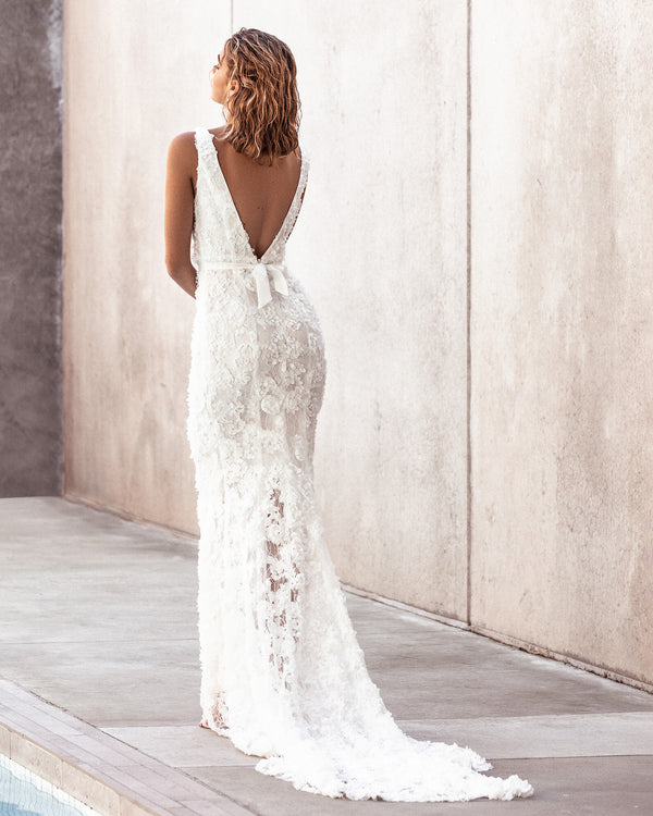 PRETTY IN LOVE | WHITE